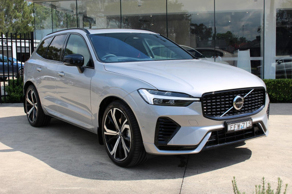 2023 Volvo XC60  Recharge Ultimate T8 Plug-In Hybrid SUV Image 2