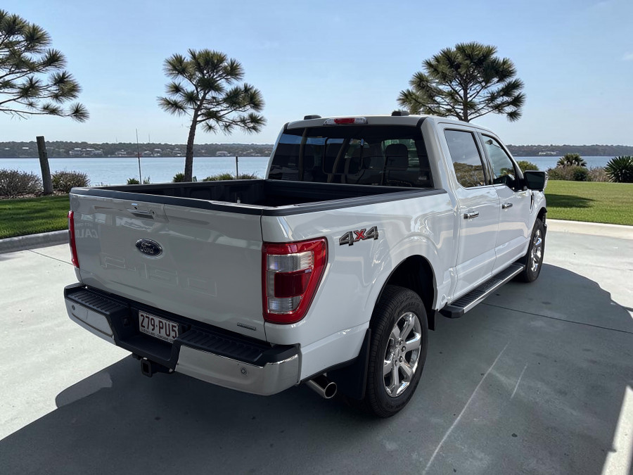 2023 Ford F-150  Lariat Dual Cab Image 3