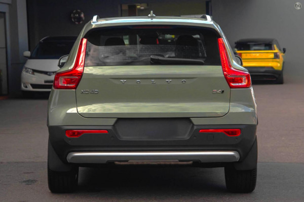 2024 MY25 Volvo XC40  Ultra B4 Bright SUV Image 3