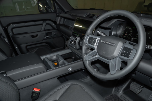 2026 Land Rover Defender L663 110 D350 X-Dynamic SE SUV image 7