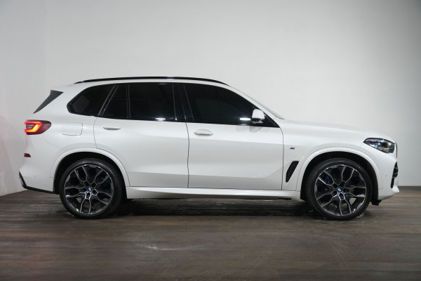 2022 BMW X5 xDrive30d SUV image 4