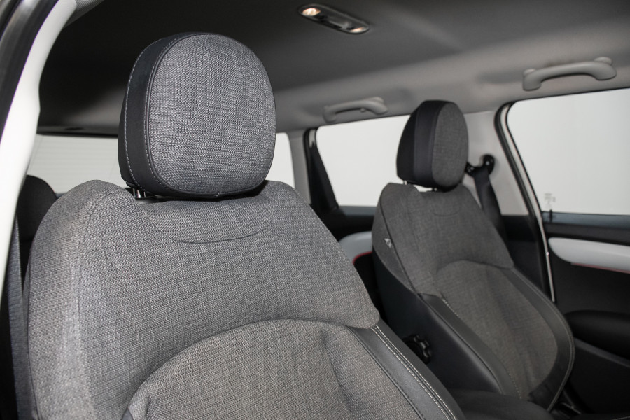 2015 MINI Cooper S Hatch Image 4