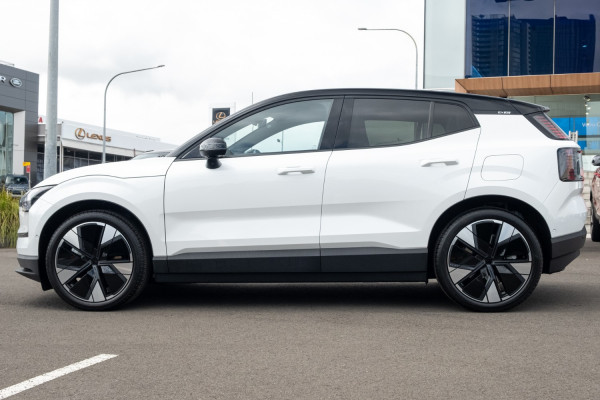 2024 Volvo EX30  Twin Motor Performance Ultra SUV Image 3