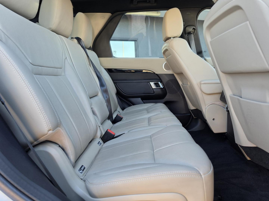 2018 Land Rover Discovery Series 5 SE SUV Image 17