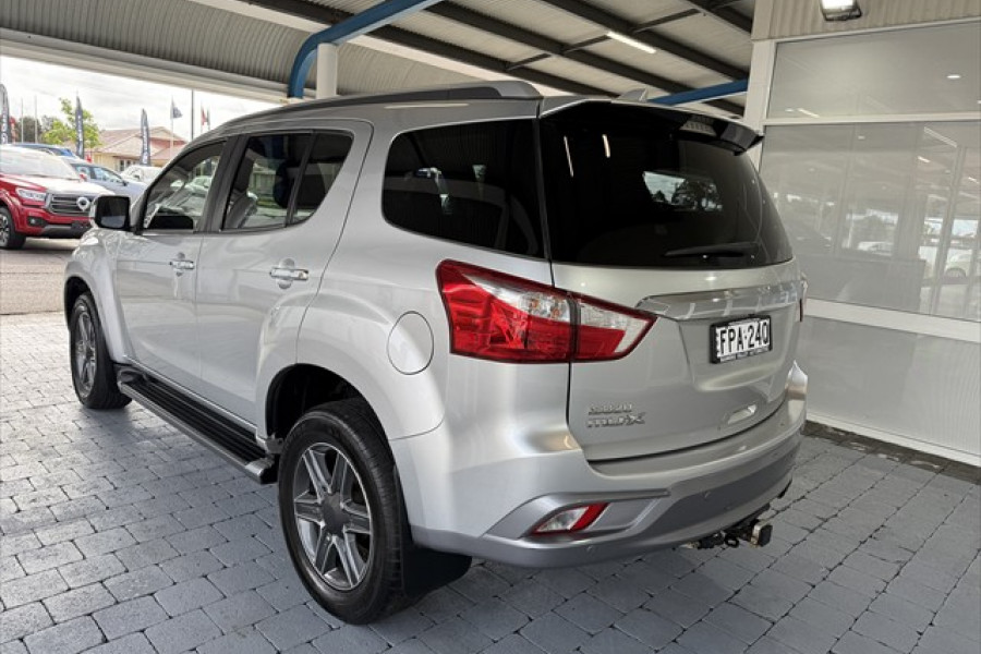 2017 Isuzu MU-X LS-T SUV Image 9