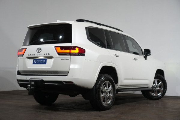 2025 Toyota LandCruiser Sahara SUV image 7
