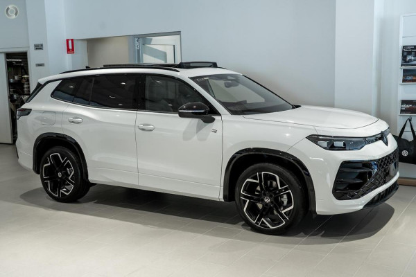2025 MY26 Volkswagen Tayron R4 195TSI R-Line SUV image 2