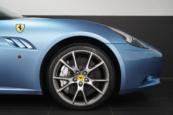 2011 Ferrari California Convertible Image 14