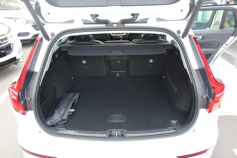 2019 MY20 Volvo V60 F-Series T5 Momentum Wagon Image 20