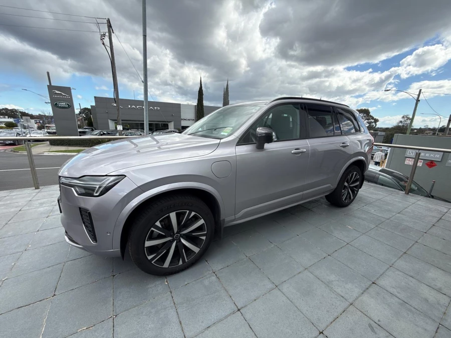 2025 Volvo XC90 L Series Ultra T8 Plug-In Hybrid SUV Image 5