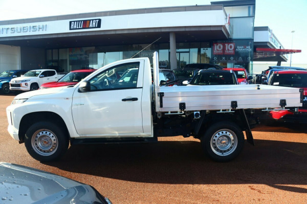 2023 Mitsubishi Triton MR GLX Cab Chassis Image 5