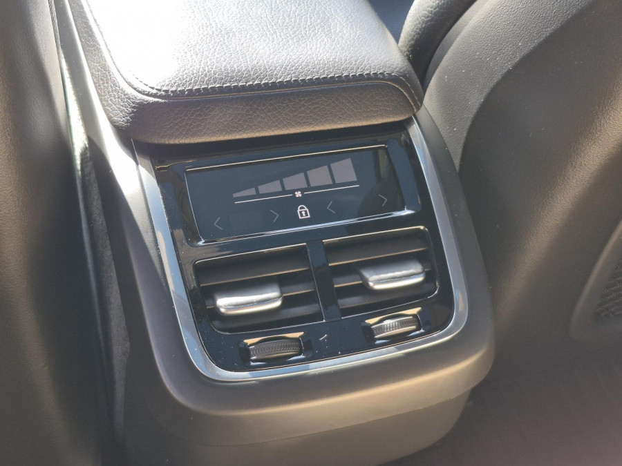 2020 MY21 Volvo XC60 UZ D4 Momentum SUV Image 7