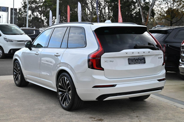 2026 Volvo XC90 L Series Ultra B5 Dark SUV Image 4