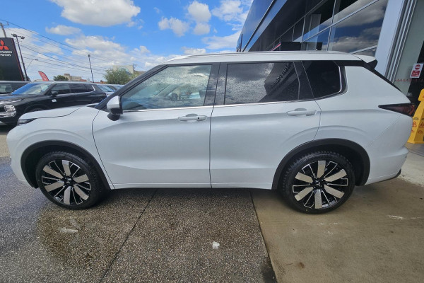 2025 Mitsubishi Outlander ZM Exceed SUV Image 3