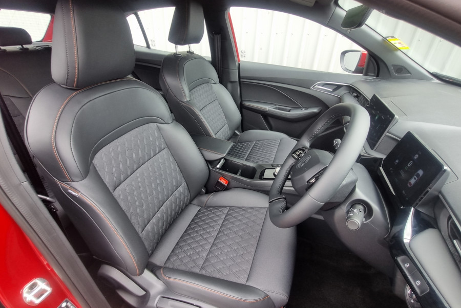 2025 MY24.5 MG MG3 ZP22 Essence Hybrid+ Hatch Image 9