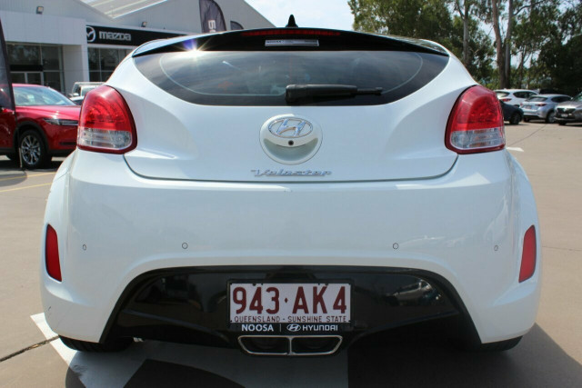 2012 Hyundai Veloster FS + Coupe Hatchback Mobile Image 8