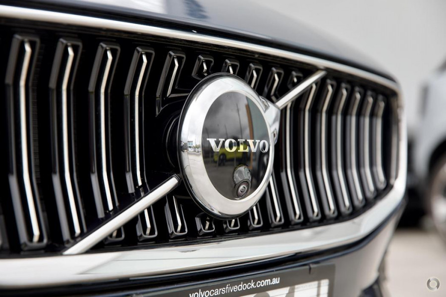 2024 Volvo S60  Ultimate B5 Bright Sedan Image 8