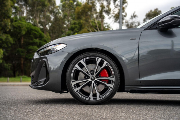 2025 Audi A5 B10 e-hybrid S-Line Hatch image 9