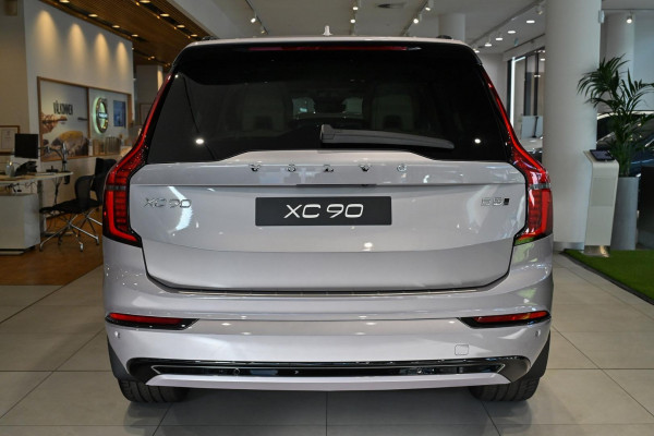 2026 Volvo XC90 L Series Ultra B5 Dark SUV Image 3