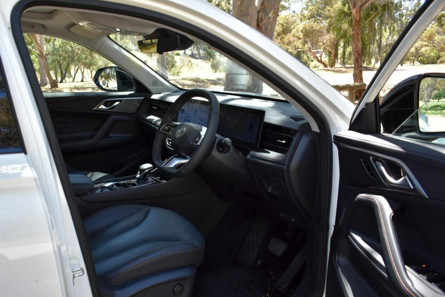 2024 MY25 MG HS AS33 Essence SUV Image 14