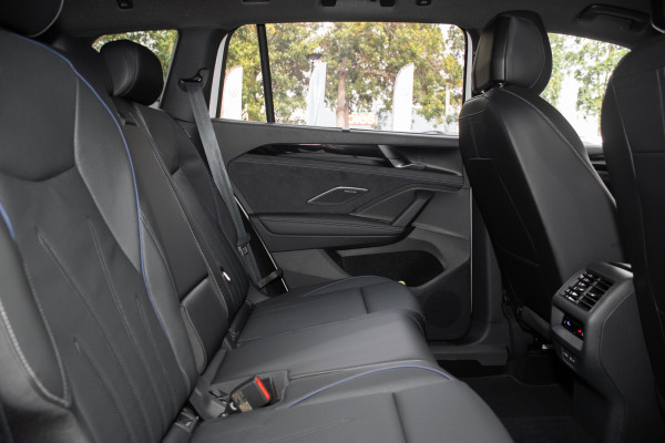 2026 Volkswagen Tayron R4 200TSI eHybrid R-Line SUV Image 10