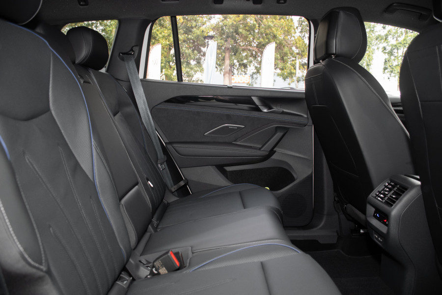 2026 Volkswagen Tayron R4 200TSI eHybrid R-Line SUV Image 10