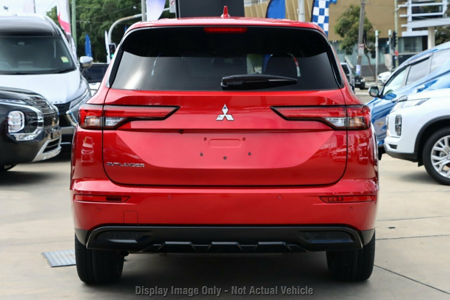 2024 Mitsubishi Outlander ZM Black Edition SUV Image 18