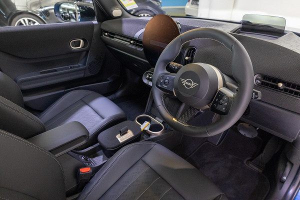 2025 MINI Cooper F65 C Favoured Hatch image 7