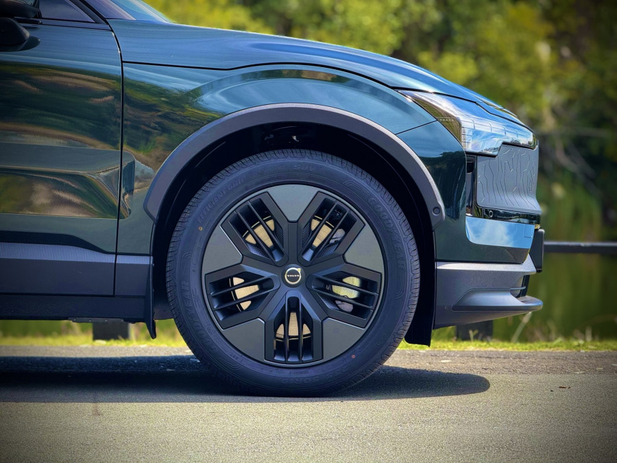 2026 Volvo EX30 Cross Country  Ultra Twin Motor Performance SUV Image 2