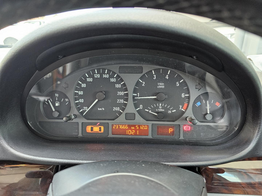 2004 BMW 3 Series E46 318i M Sport Sedan Image 12