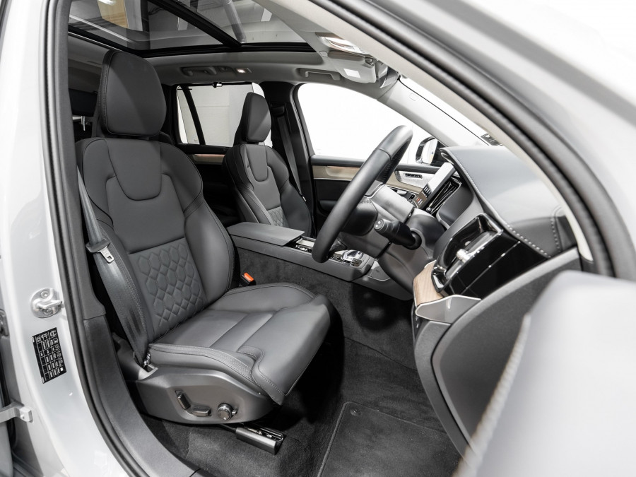 2025 Volvo XC90 L Series Ultra T8 Plug-In Hybrid SUV Image 18