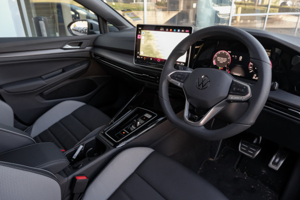 2025 Volkswagen Golf 8.5 110TSI R-Line Hatch Image 7