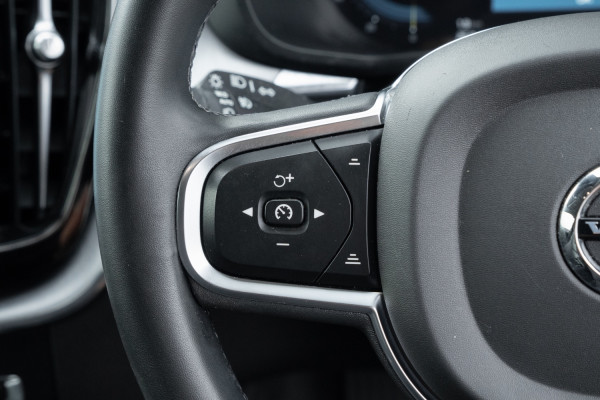 2022 Volvo XC60 UZ B5 Momentum SUV image 18