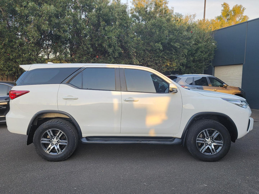 2017 Toyota Fortuner GUN156R GX SUV Image 8