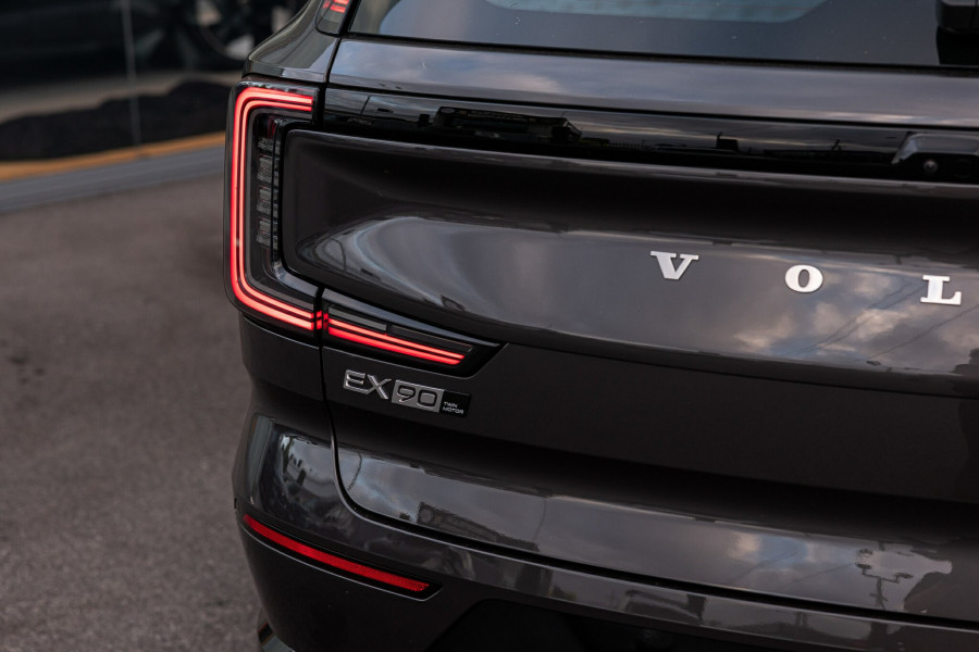 2025 Volvo EX90 No Series Plus Twin Motor SUV Image 24