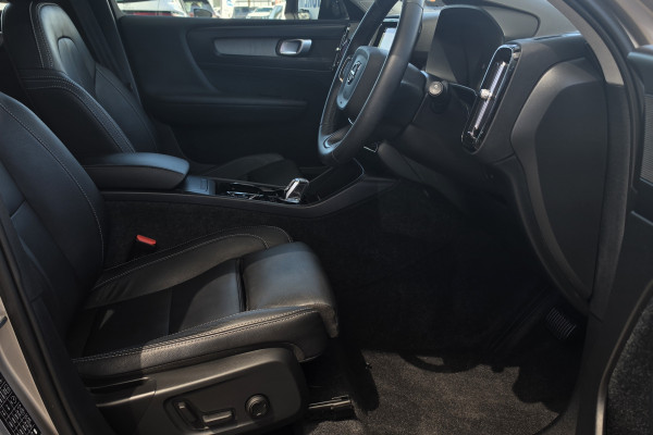 2023 Volvo XC40 XZ Ultimate B5 Dark SUV Image 15