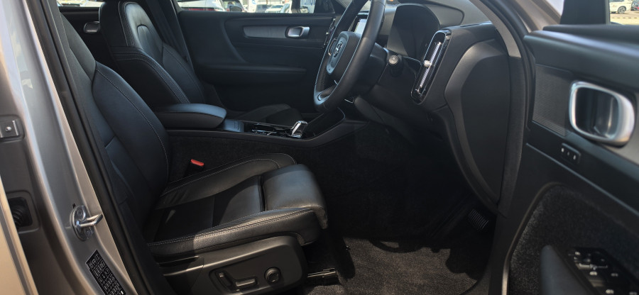 2023 Volvo XC40 XZ Ultimate B5 Dark SUV Image 15