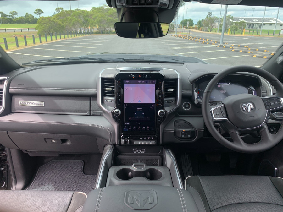 2025 Ram 2500 DJ Laramie Dual Cab Image 11