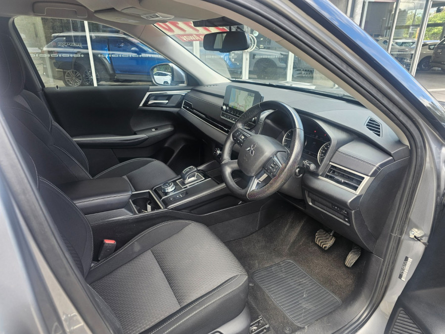 2023 Mitsubishi Outlander ZM LS SUV Image 12