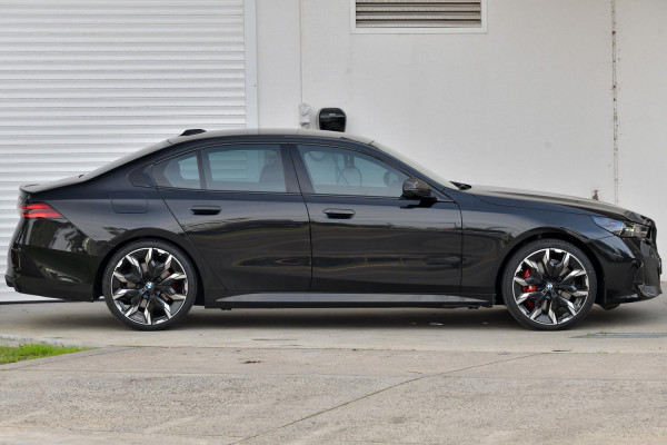 2025 BMW 5 Series G60 540d xDrive Sedan image 3