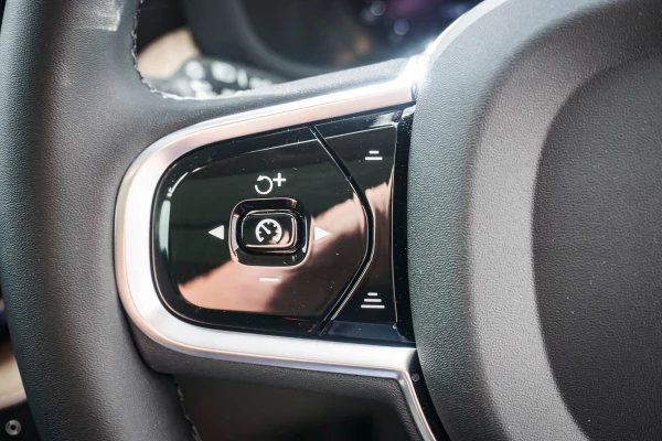 2025 MY26 Volvo XC60 UZ Ultra T8 Plug-in Hybrid Dark SUV Image 3