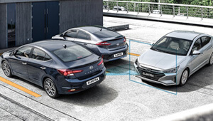 Elantra Rear Cross-Traffic Collision Warning (RCCW).