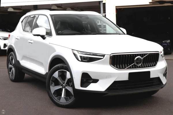 2025 MY26 Volvo XC40 XZ Ultra B4 Bright SUV Image 1