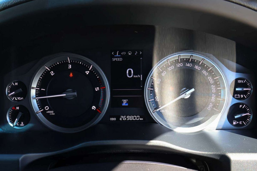 2016 Toyota LandCruiser VDJ200R VX SUV Image 13