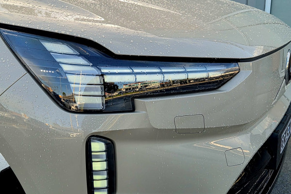 2025 Volvo EX90  Plus Twin Motor SUV Image 3