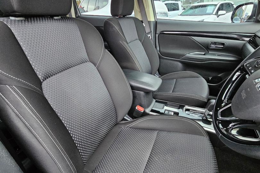 2021 Mitsubishi Outlander ZL ES SUV Image 9