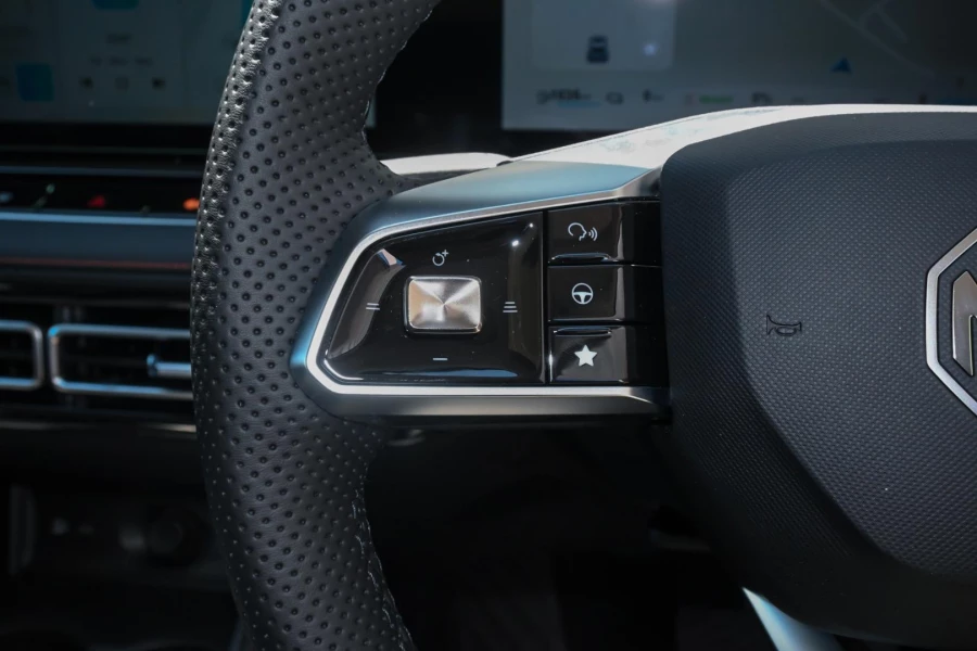2025 MG HS AS33 Essence Hybrid SUV Image 20