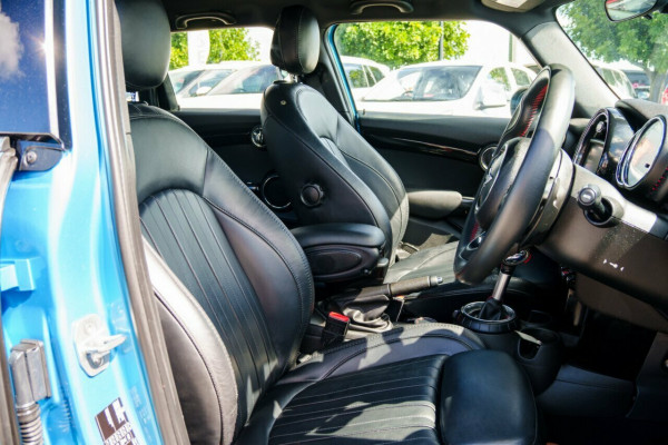 2016 MINI Cooper F55 Cooper S Hatch Image 18