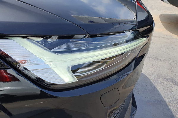 2020 Volvo S60 Z Series T8 R-Design Sedan Image 4