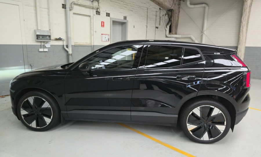 2025 Volvo EX30  Twin Motor Performance Ultra SUV Image 9